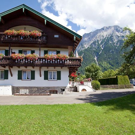 Gaestehaus Sonnenheim 미텐발트 외부 사진